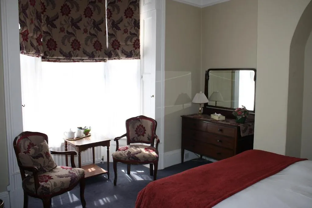 Holmwood House Guest Accommodation York 4*,